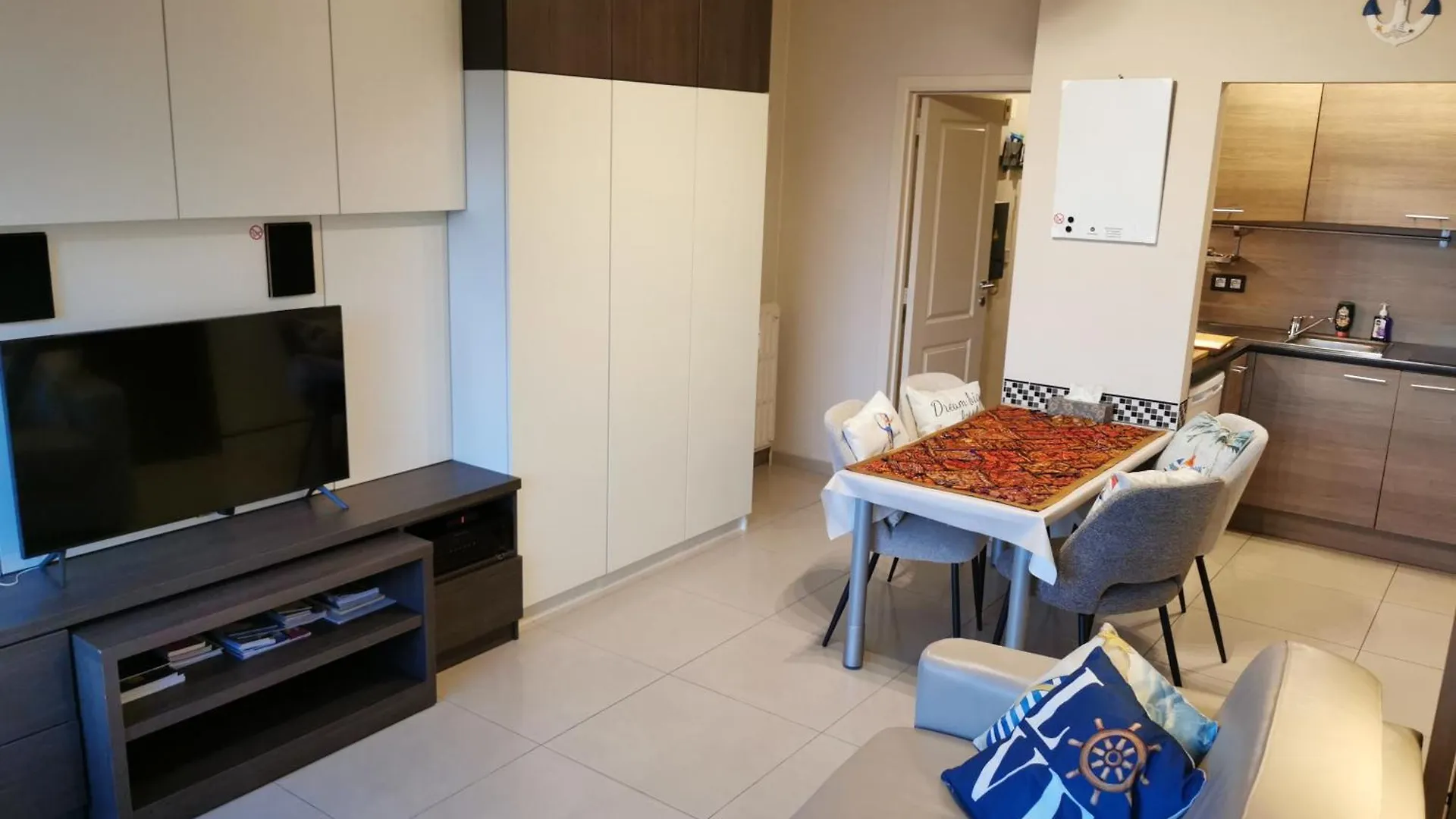 Apartment Splendid Seaview - Ostend Luxury Studio 4 Persons At Beach And Sea Belgien
