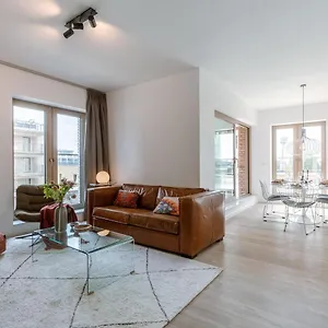 Huswell - Beautifully Decorated With Sunny Terrace Apartment